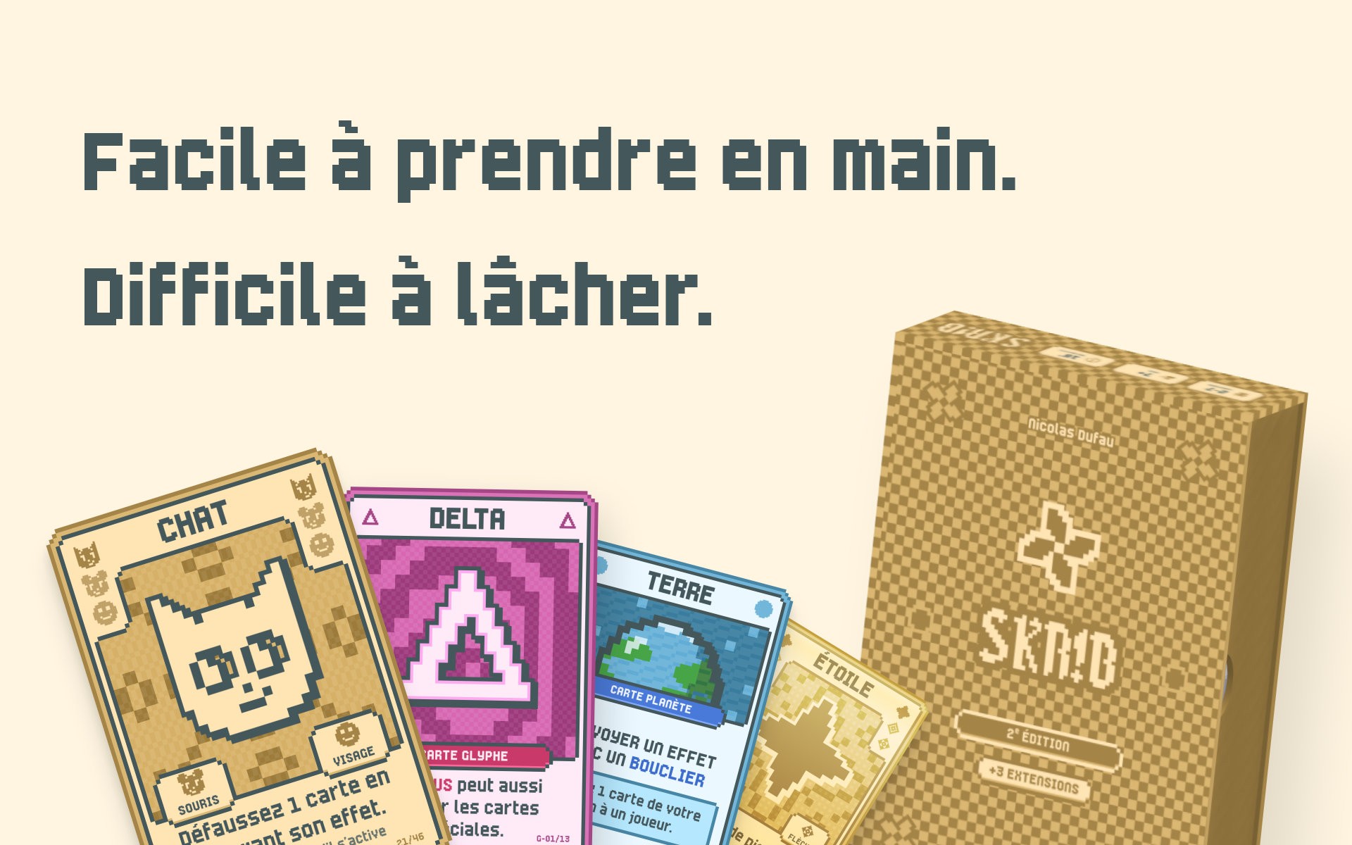Mockup du jeu SKR!B, design des cartes et packaging, avec la phrase "Facile à prendre en main. Difficile à lâcher."